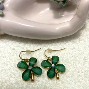 Green shamrock earrings St. Patrick’s day green shamrock earrings new